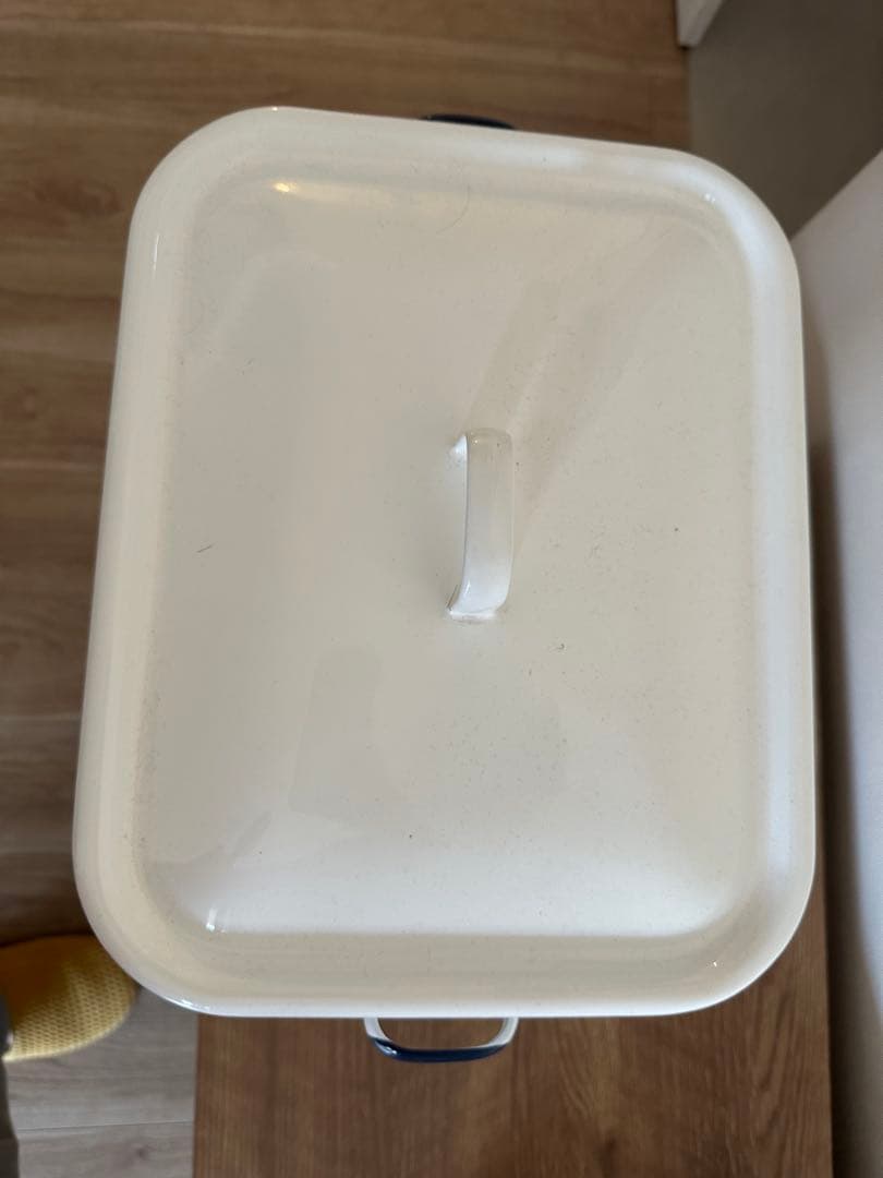 ホワイト メタル ブレッドボックス　ホーロー