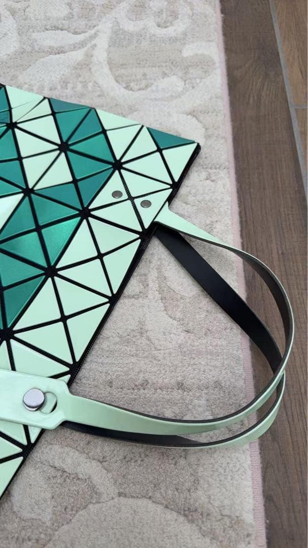 BAOBAO バオバオ イッセイミヤケ　ルーセントグリーン トートバッグ