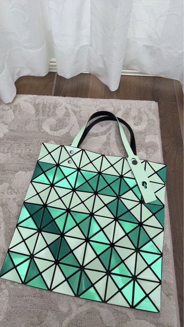 BAOBAO バオバオ イッセイミヤケ　ルーセントグリーン トートバッグ