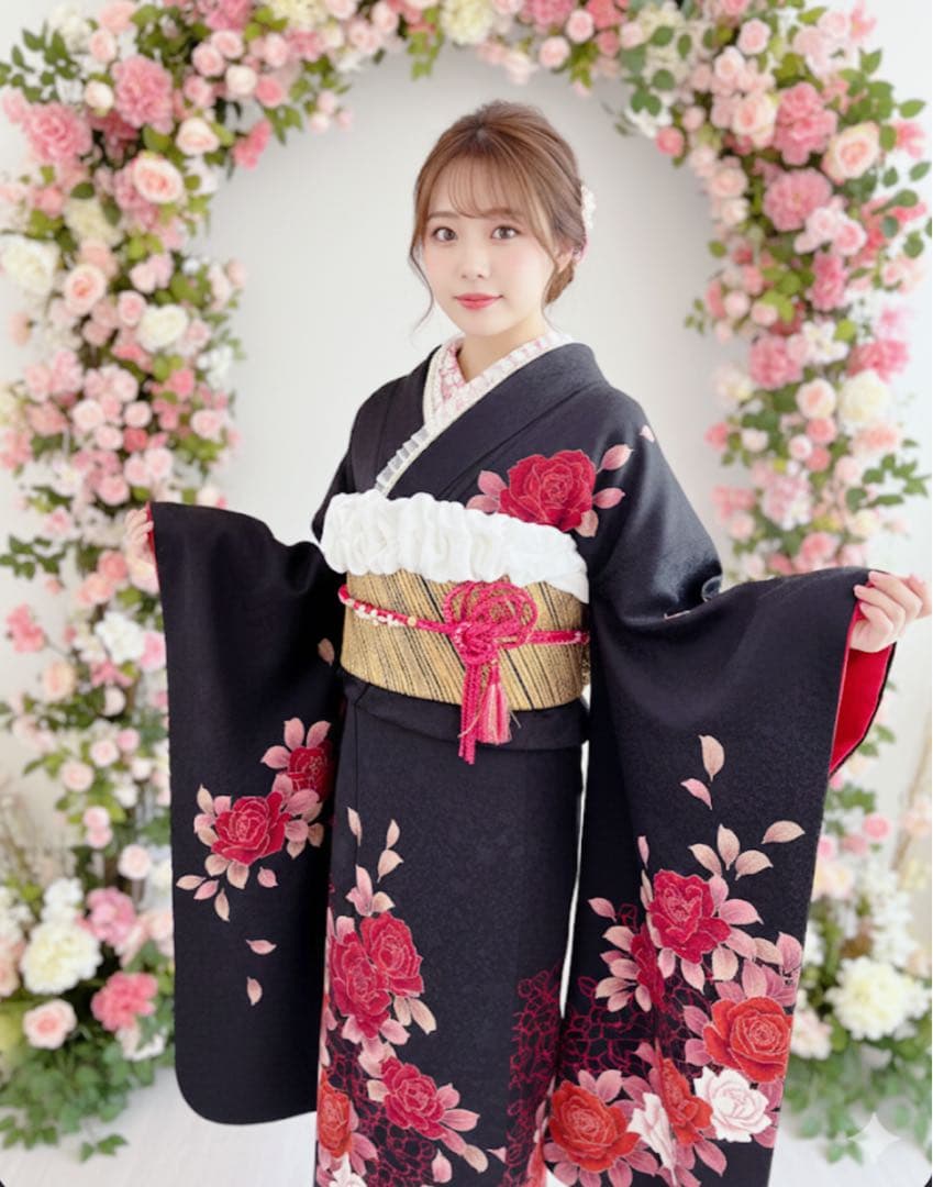 豪華　未使用に近い　黒地バラ刺繍振袖フルセット　成人式　パールトーン加工