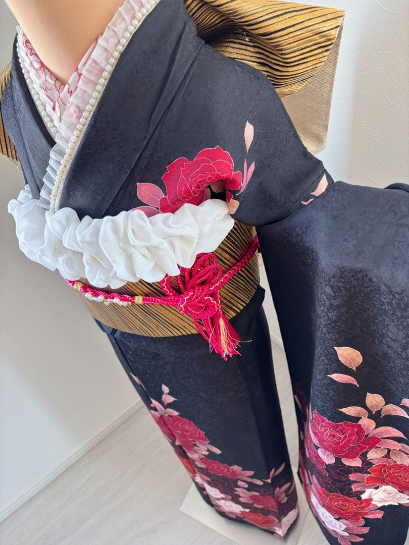 豪華　未使用に近い　黒地バラ刺繍振袖フルセット　成人式　パールトーン加工