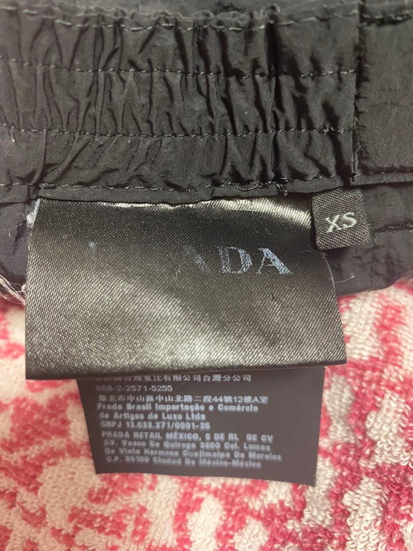 爆安 PRADAブラックストレートパンツ ジッパーポケット付き