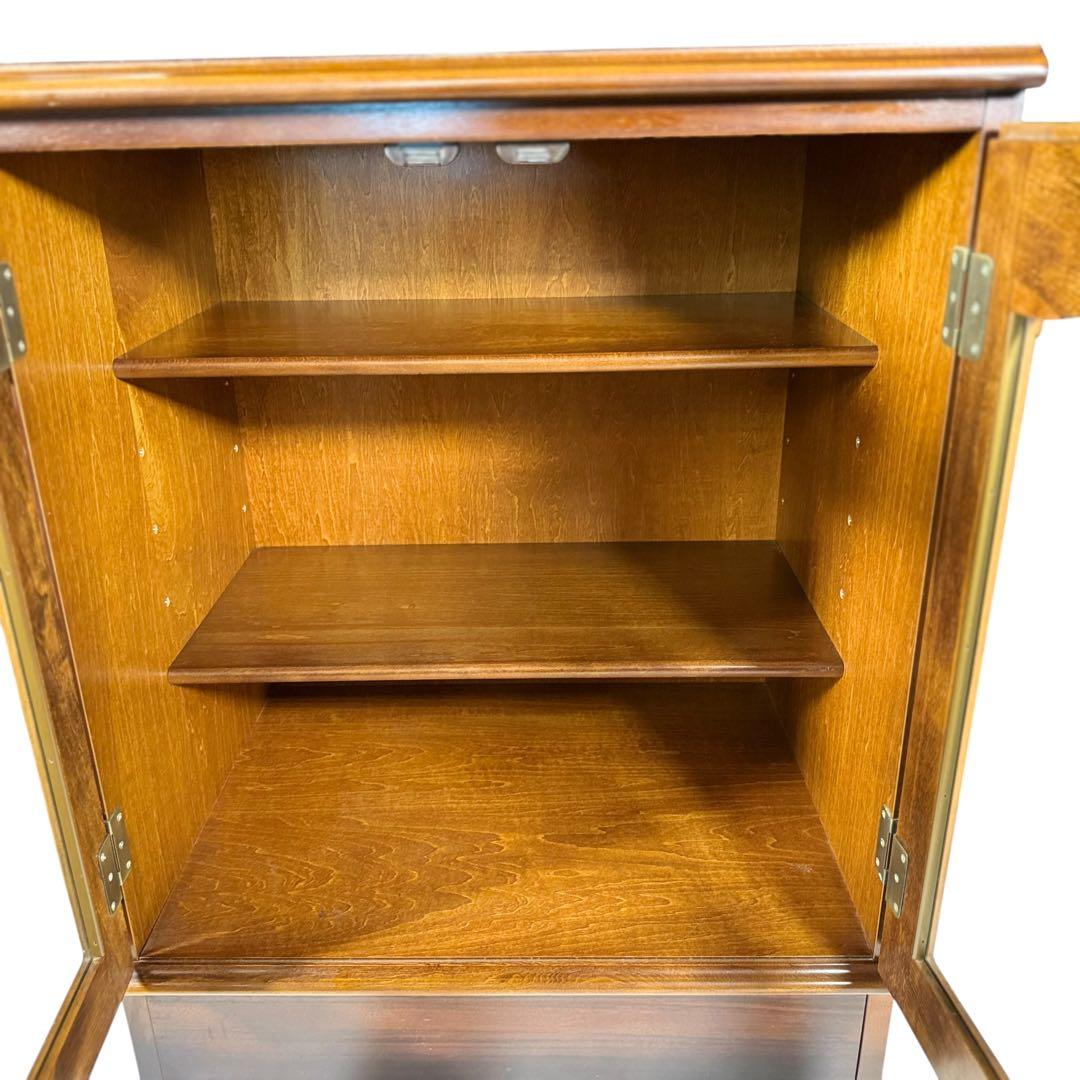 HR634カリモク 2枚扉　キャビネット　 コロニアル　収納棚　食器棚