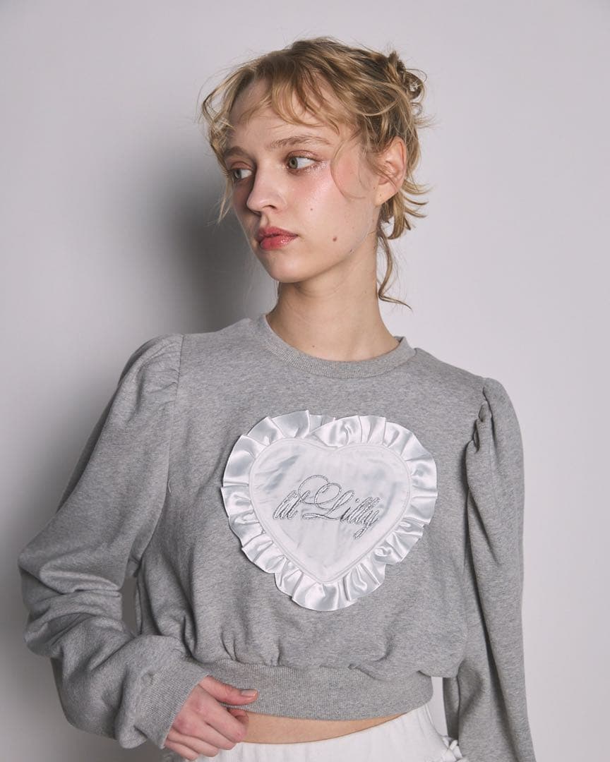 y*a様 ハートフリルスウェットトップス　グレー　lillilly