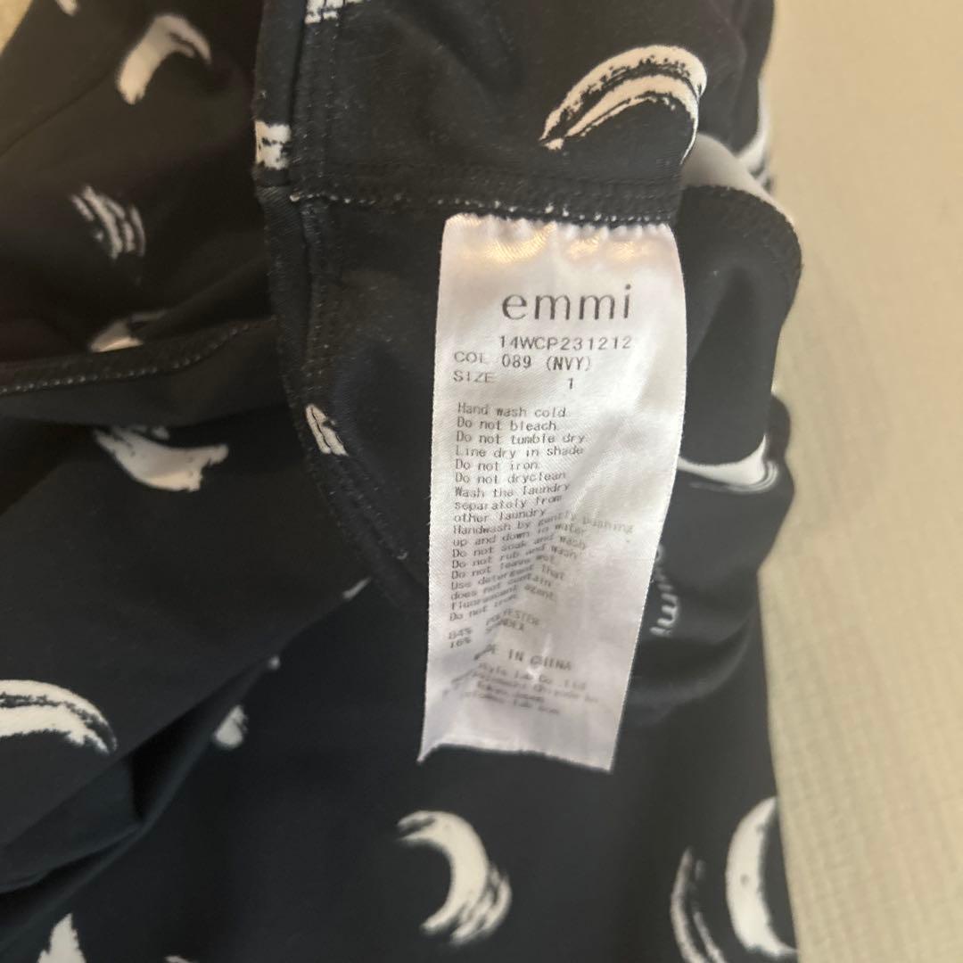 Emmi ムーン柄　ヨガウエアセットアップ