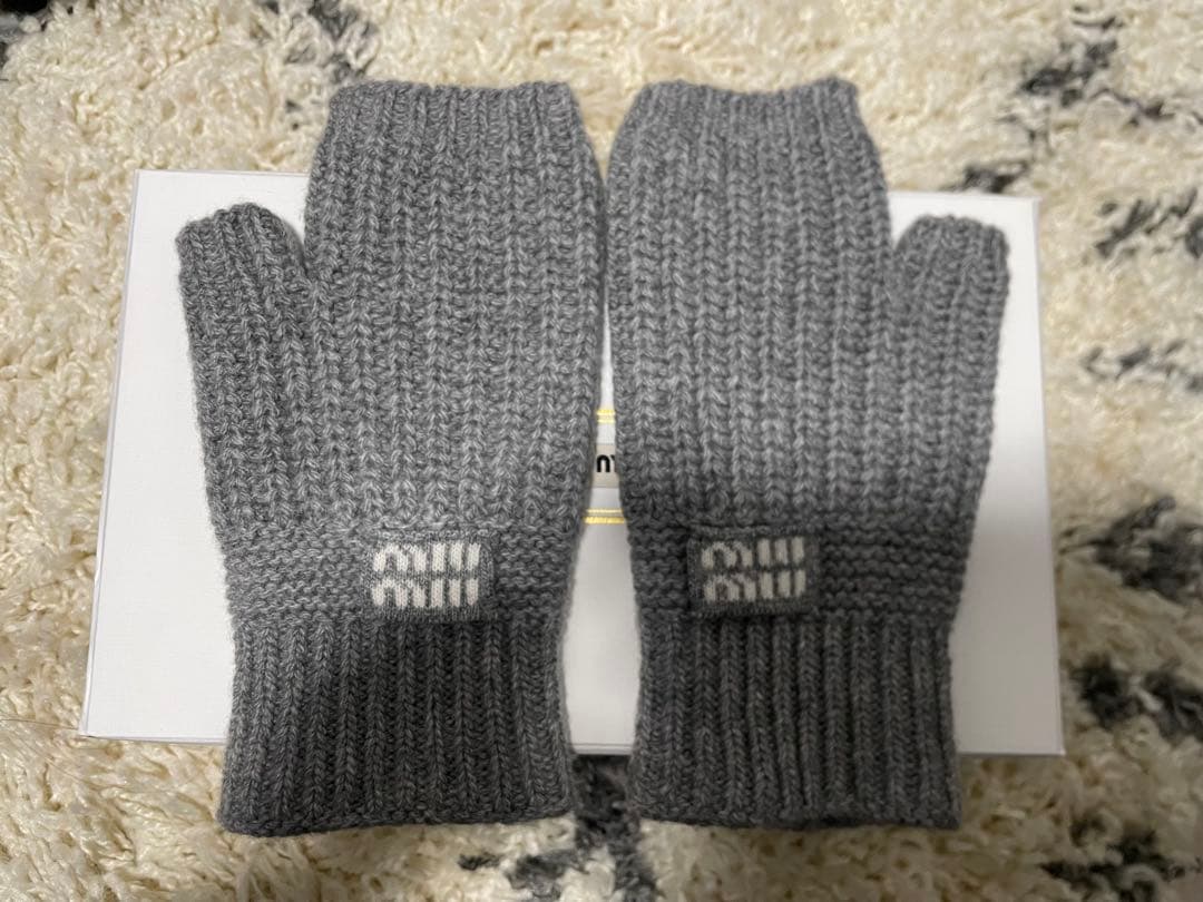 【新品未使用】MIU MIU『ウールxカシミヤ グローブ』　本日お値下げ