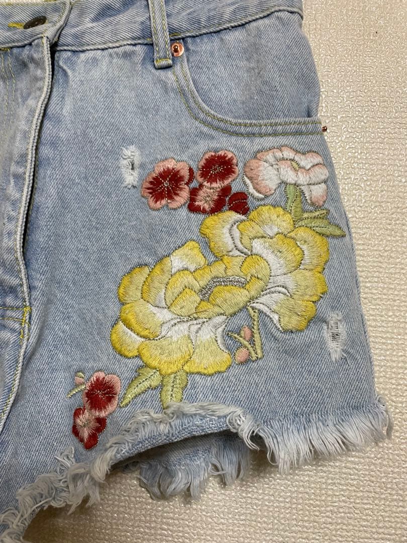 Gucci レディースショートパンツ サイズ：27 (Sサイズのようです)