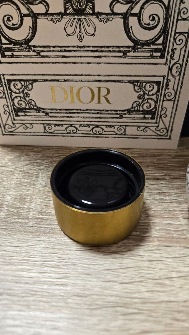 【新品】DIOR ゴールドStar 水筒 オリジナルボックス付き