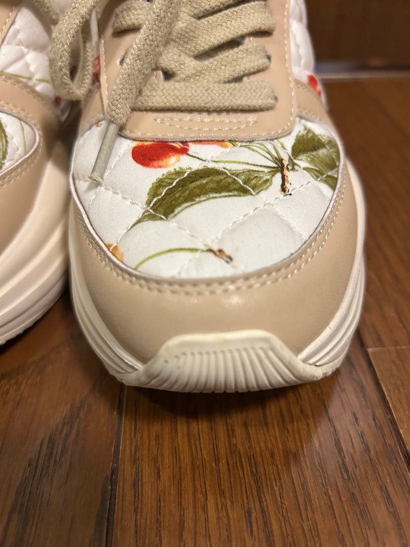 ピンクハウス　チェリー柄厚底スニーカー