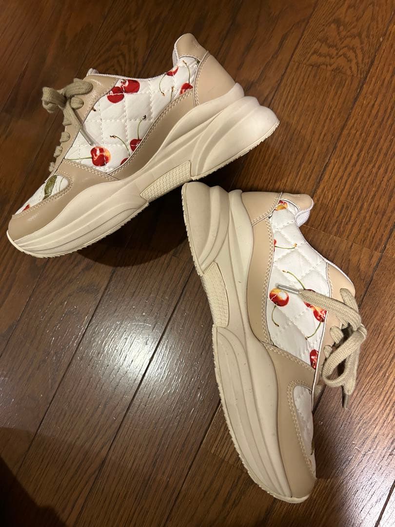 ピンクハウス　チェリー柄厚底スニーカー