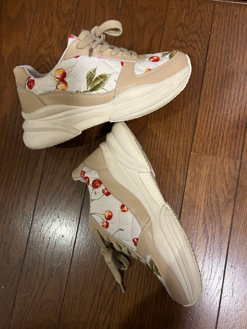 ピンクハウス　チェリー柄厚底スニーカー
