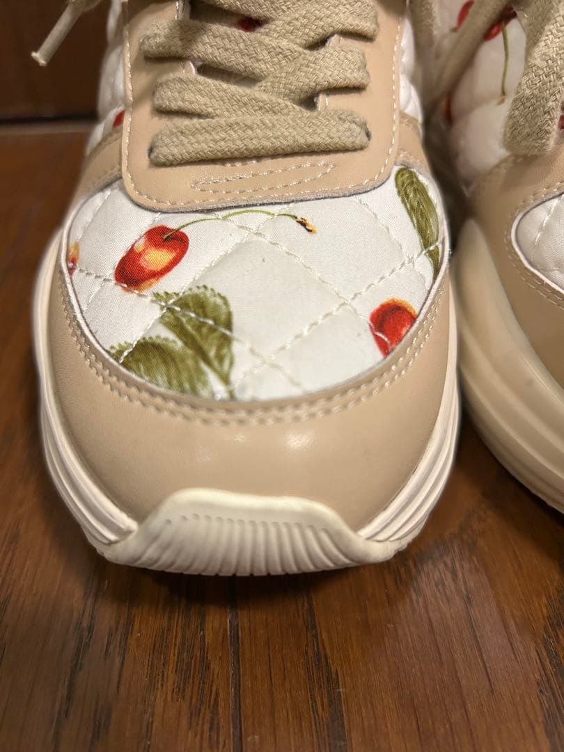 ピンクハウス　チェリー柄厚底スニーカー