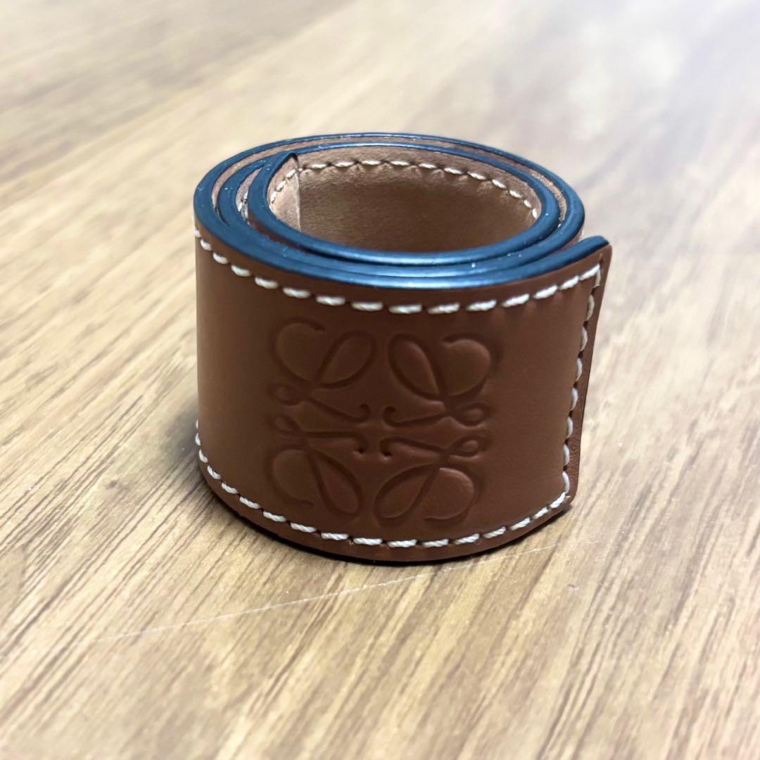 【おかか様】LOEWE アナグラム レザーバングル ブラウン