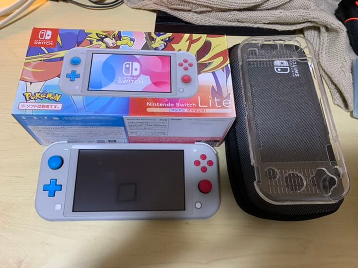 Nintendo Switch Lite ザシアンザマゼンタカラー