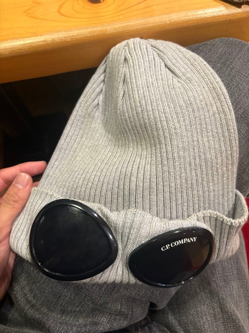 C.P. COMPANY ゴーグル付きニット帽 グレー