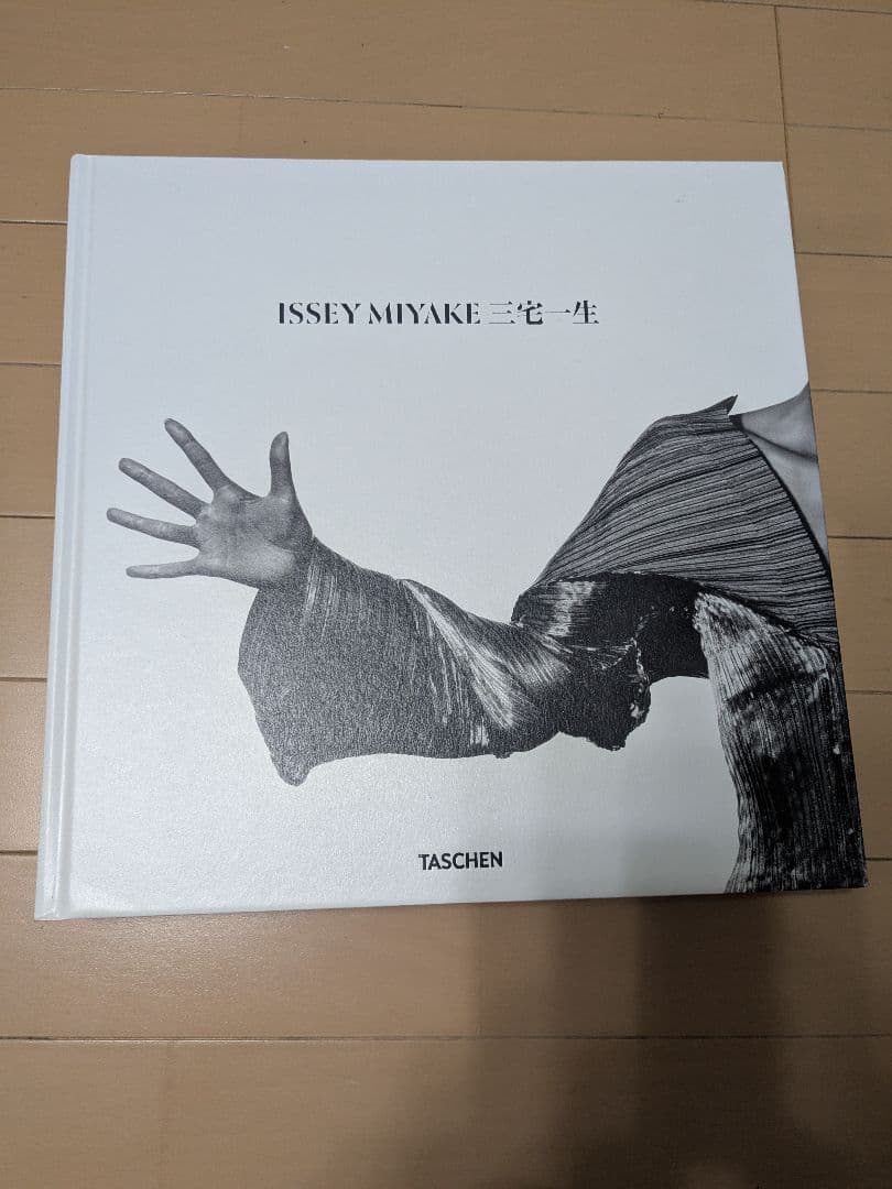 ISSEY MIYAKE 三宅一生