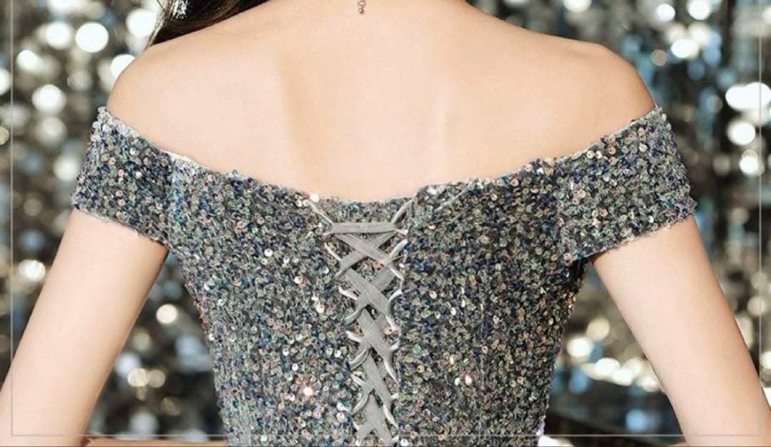 スパンコールのゴージャスなイブニングドレス♩.•