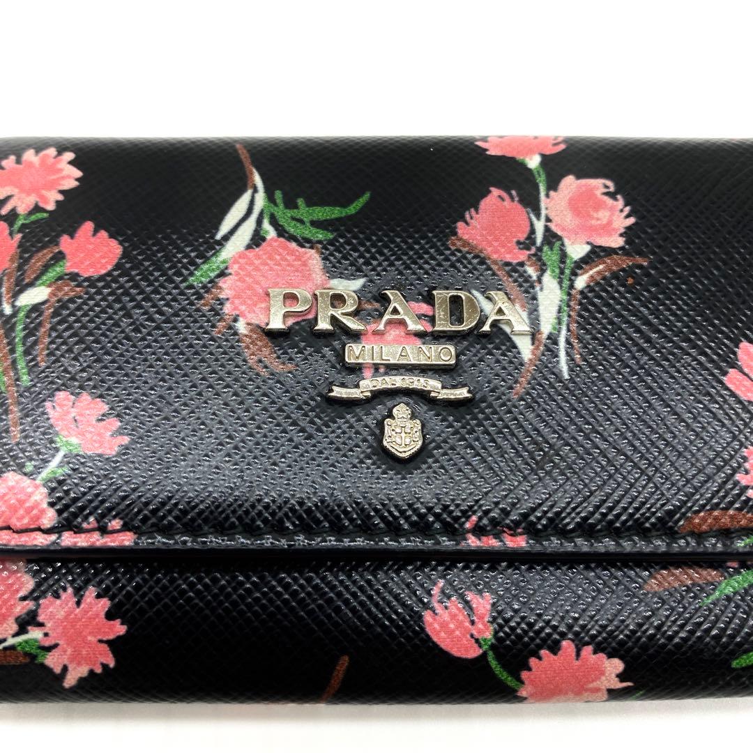 【未使用級　限定品】PRADA サフィアーノ 6連キーケース ロゴプレート 黒