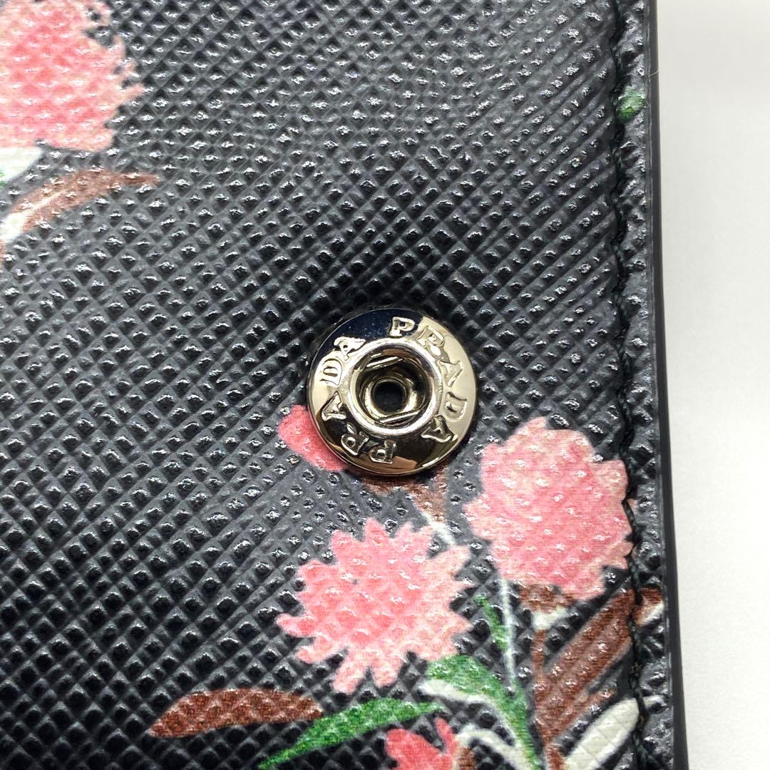 【未使用級　限定品】PRADA サフィアーノ 6連キーケース ロゴプレート 黒