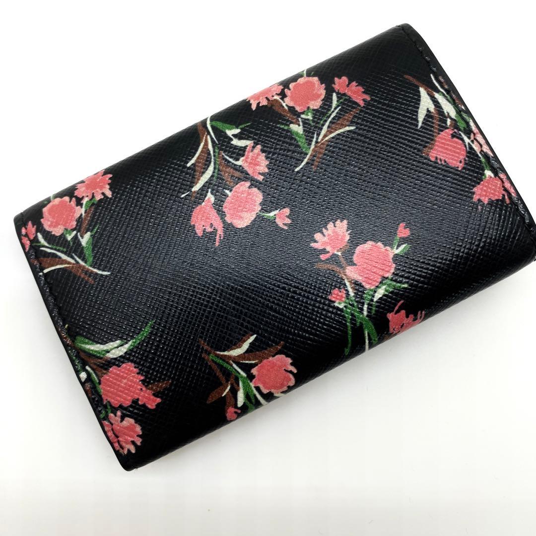 【未使用級　限定品】PRADA サフィアーノ 6連キーケース ロゴプレート 黒