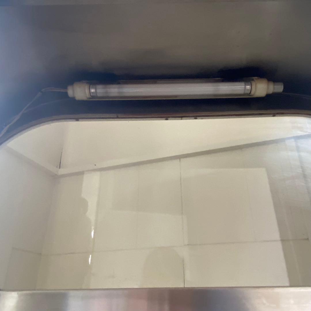 ステンレス製オーバル型ディスプレイケース　ガラスケース　スペースエイジ　近未来