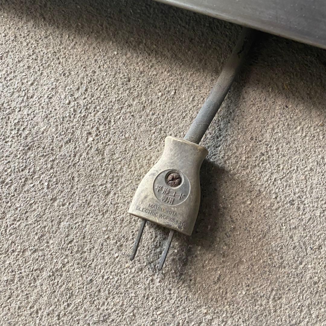 ステンレス製オーバル型ディスプレイケース　ガラスケース　スペースエイジ　近未来