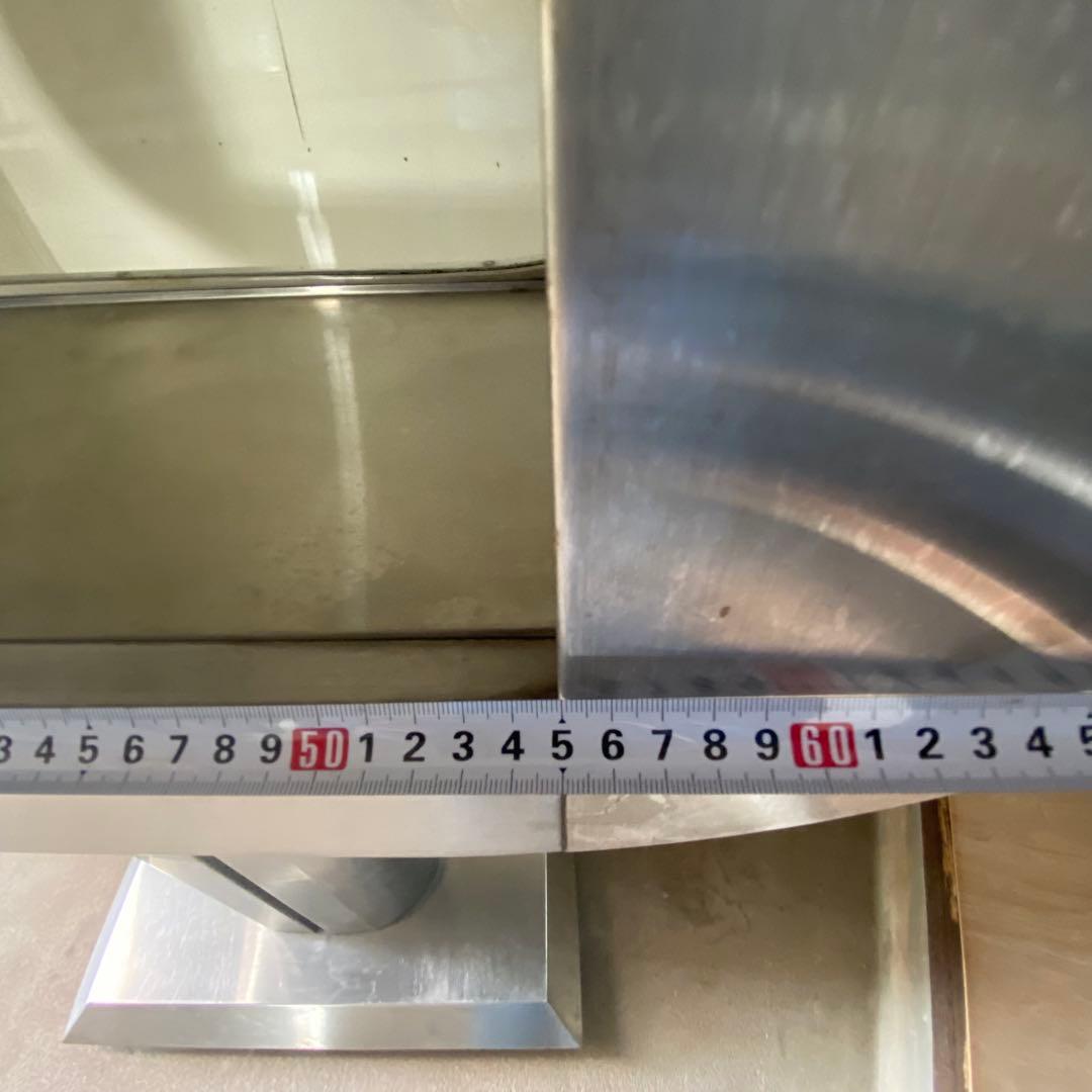 ステンレス製オーバル型ディスプレイケース　ガラスケース　スペースエイジ　近未来