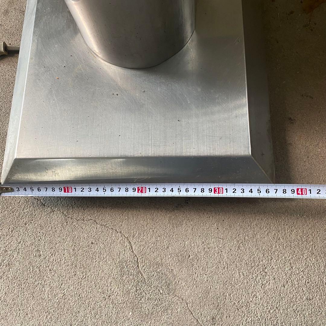 ステンレス製オーバル型ディスプレイケース　ガラスケース　スペースエイジ　近未来