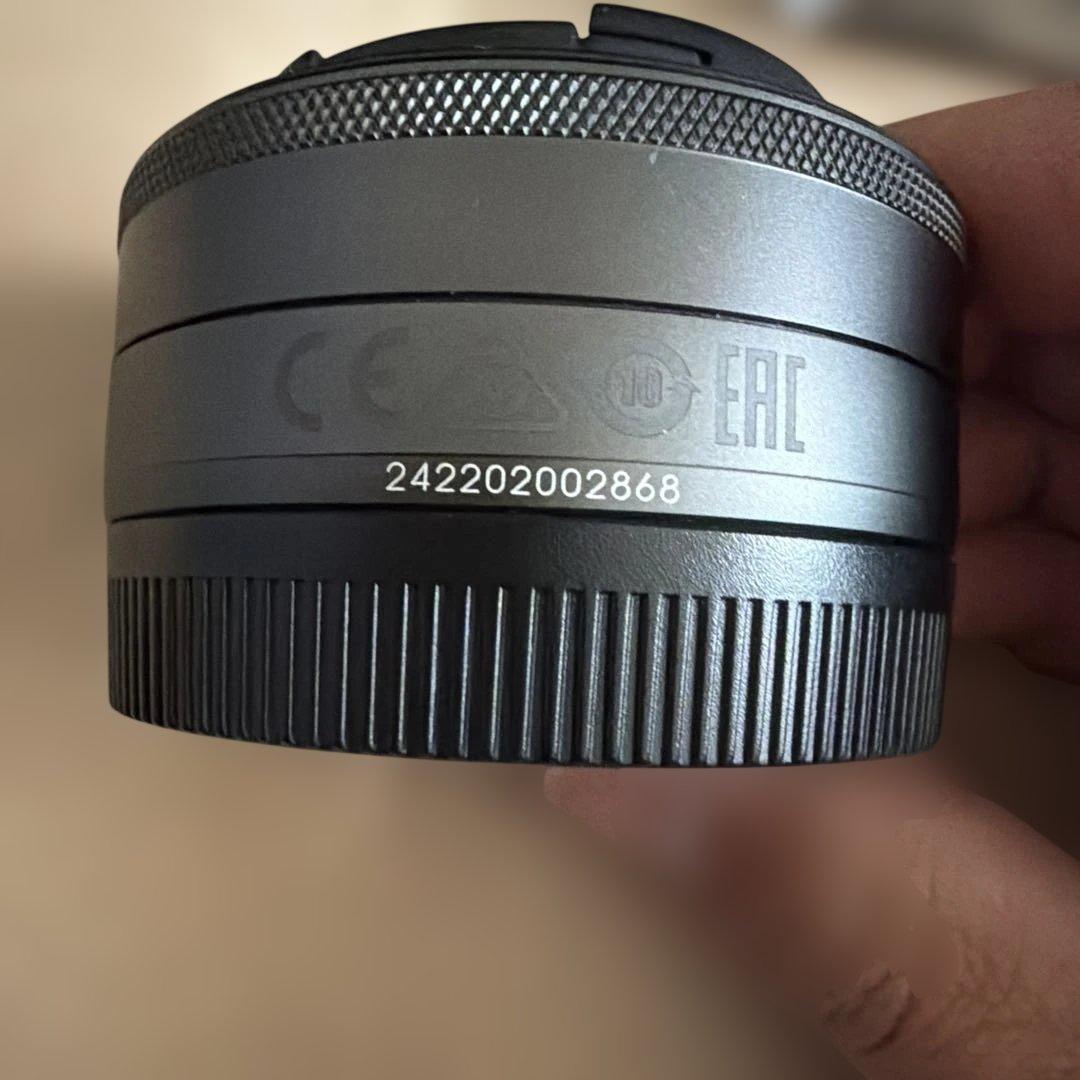 美品 CANON キャノン EF-M 22mm F2 STM、フード、保護ケース