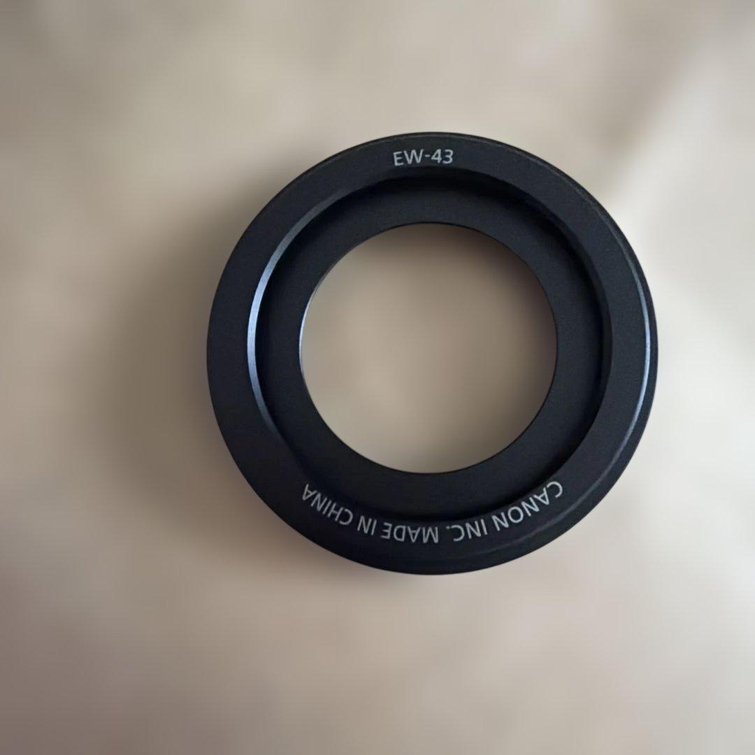 美品 CANON キャノン EF-M 22mm F2 STM、フード、保護ケース