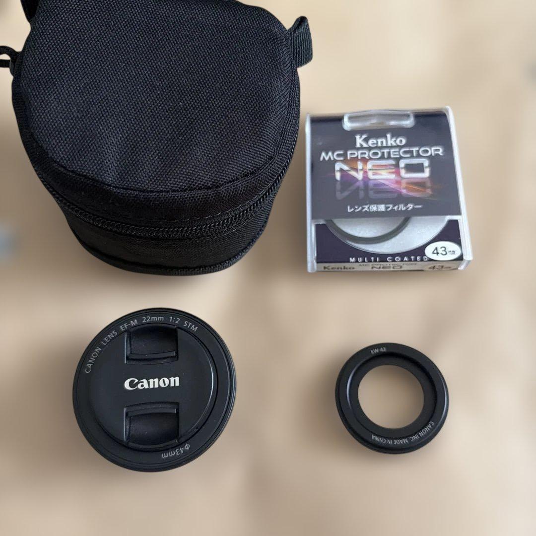 美品 CANON キャノン EF-M 22mm F2 STM、フード、保護ケース