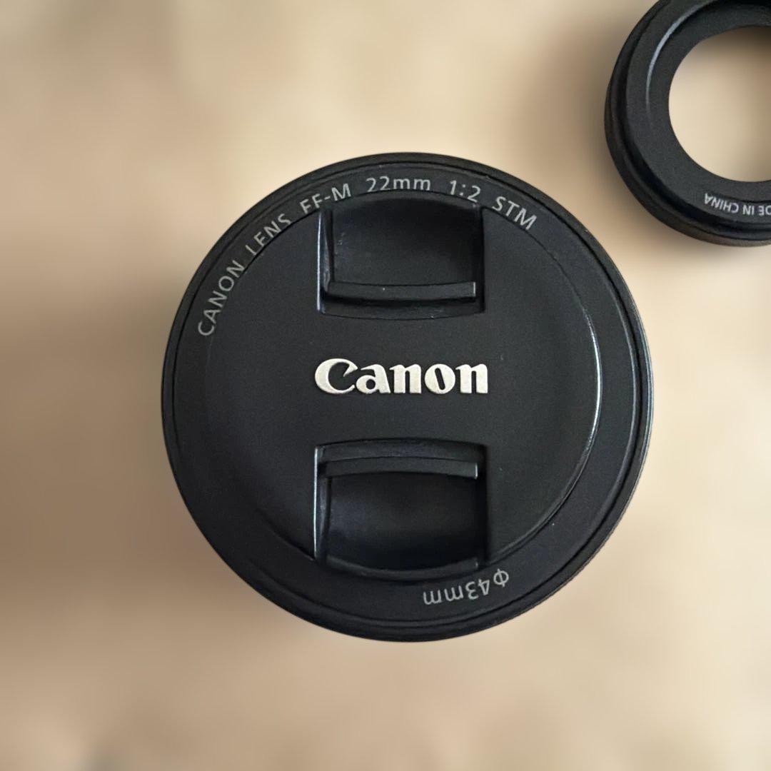 美品 CANON キャノン EF-M 22mm F2 STM、フード、保護ケース