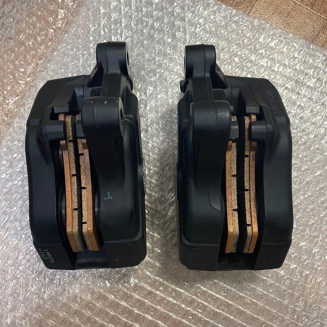 ハーレーダビッドソン　ツーリングモデルCVOフロントブレーキキャリパー左右セット