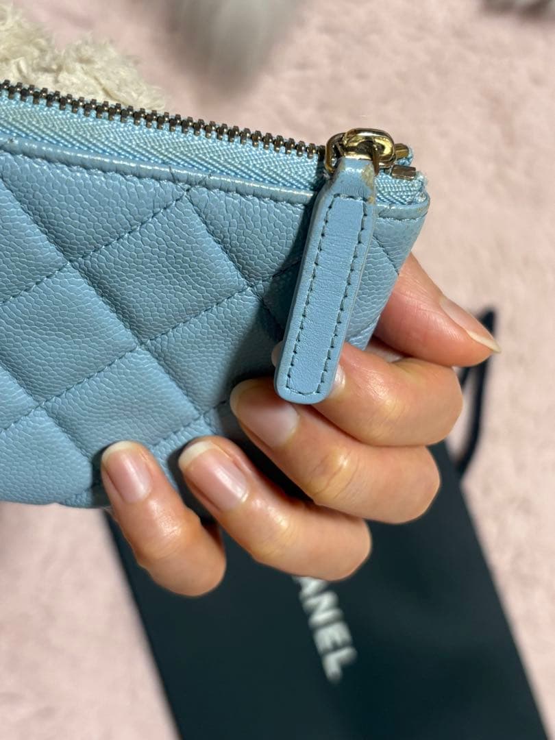 CHANEL ライトブルー ケース