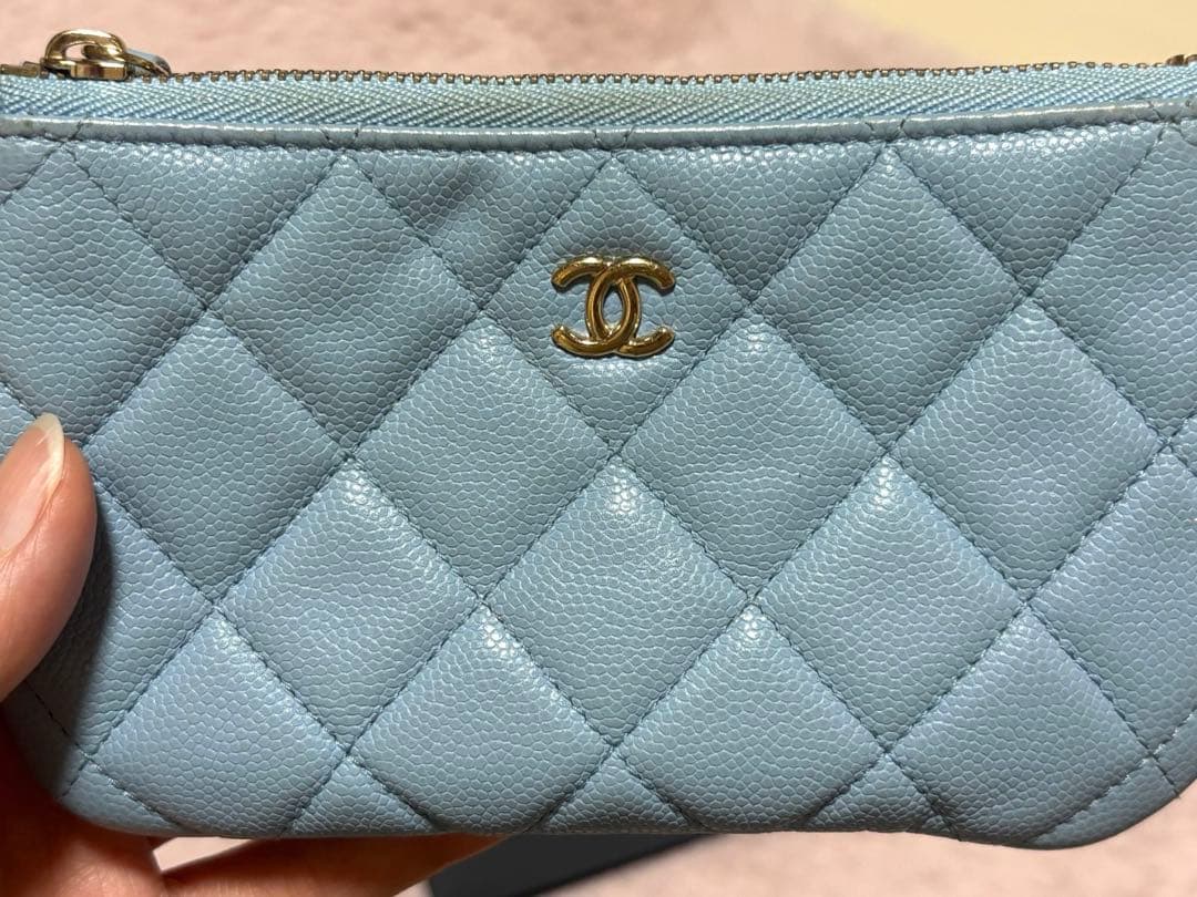 CHANEL ライトブルー ケース