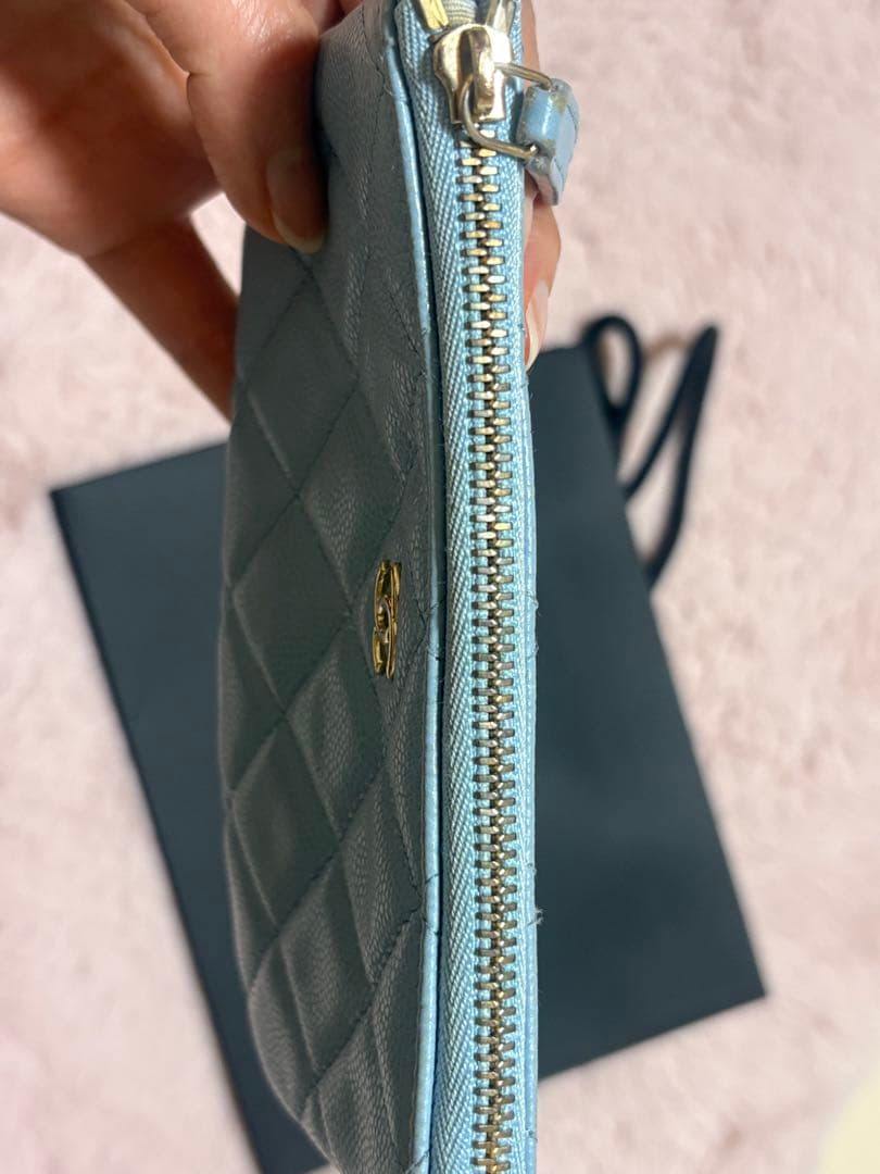CHANEL ライトブルー ケース
