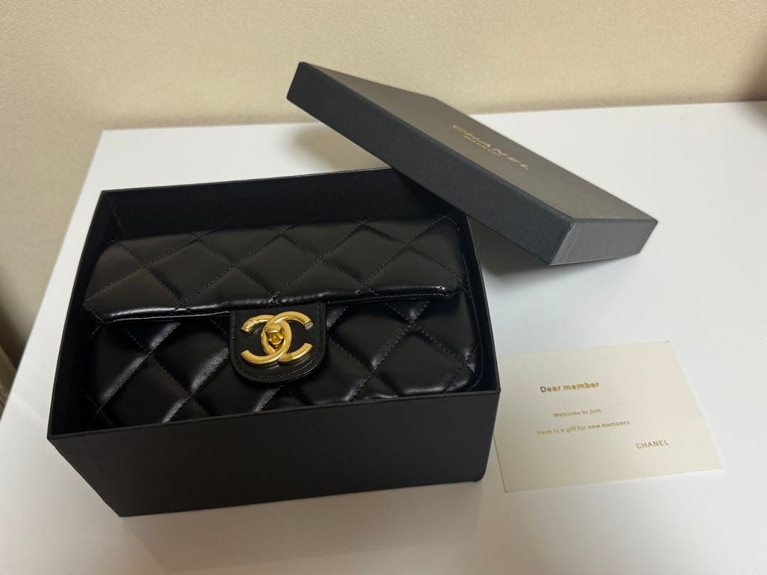 CHANEL MAKEUP キルティングショルダーノベルティ　ハートチェーン