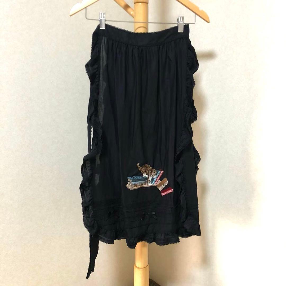 ピンクハウス 書斎の猫たち刺繍入りローン タブリエ