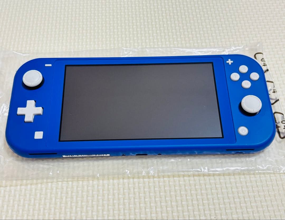 【ひろ】 【美品未使用】Nintendo Switch Lite ブルー