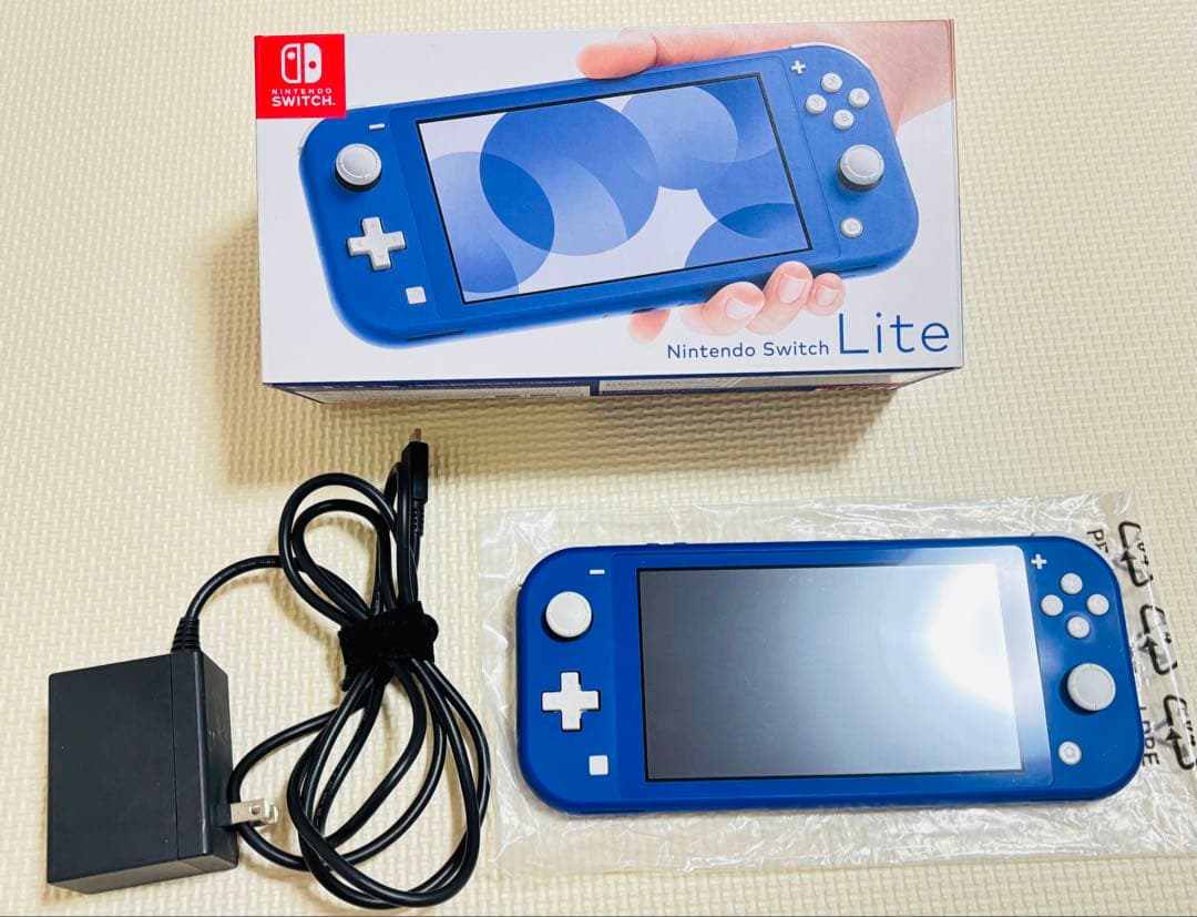 【ひろ】 【美品未使用】Nintendo Switch Lite ブルー