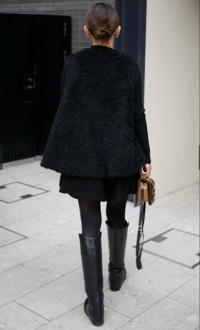 クラウドシープボアベスト　ブラック　スワンカーディガン　ピンク