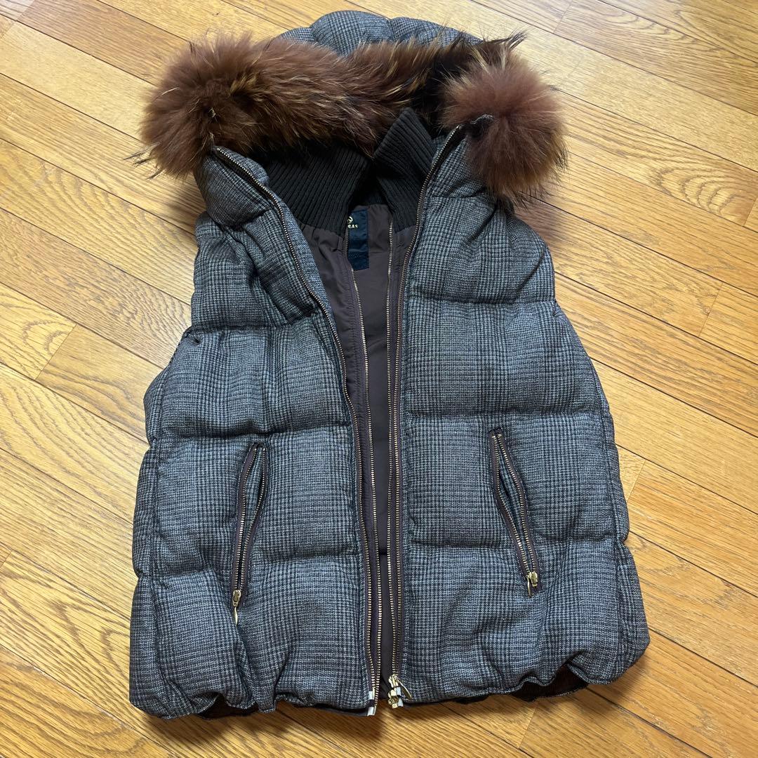 TAITRAS チェック柄ダウンベスト ファー付き