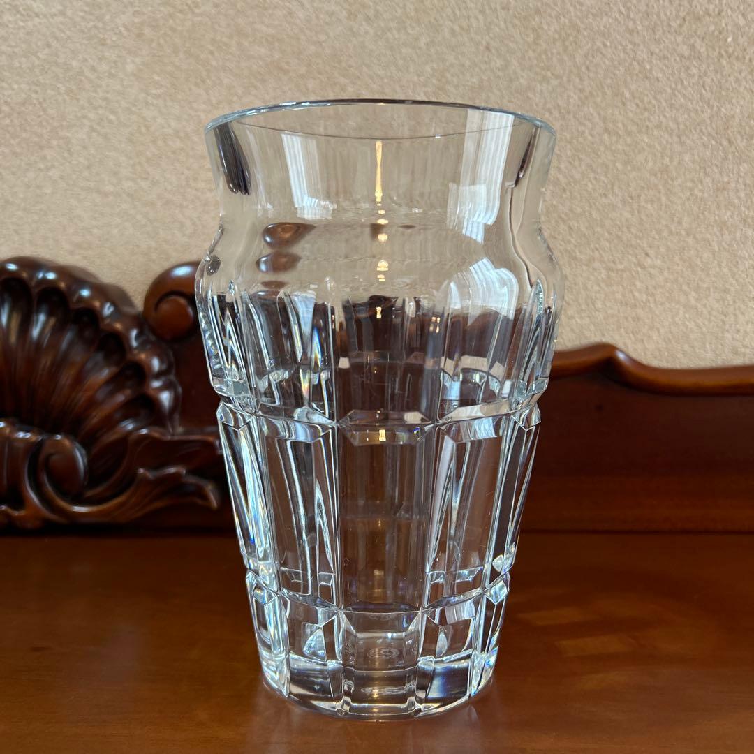 バカラ、凛とした佇まい、高さ17.5センチの花瓶、未使用。