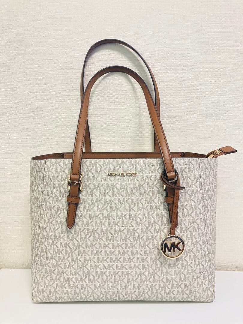 ああちゃん様MICHAEL KORS CHARLOTTEトートバッグのみ