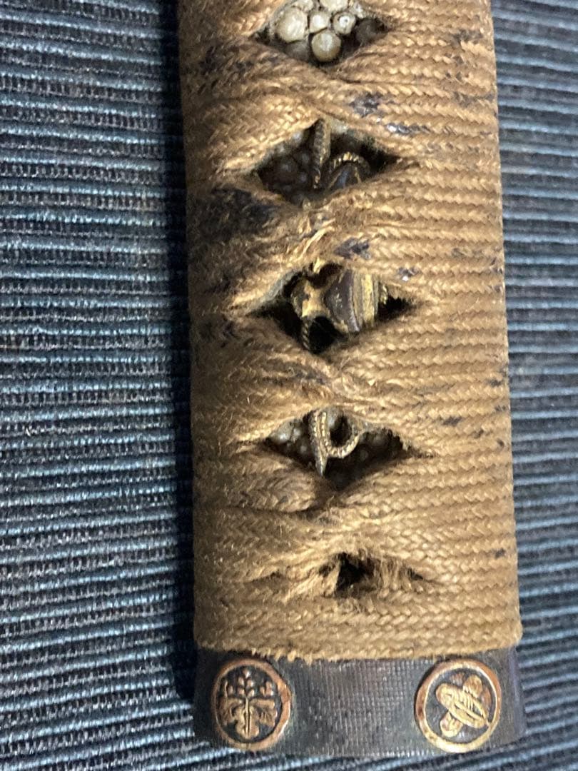 刀装具　殿中差し柄前　古金工目貫　赤銅無地鍔　(江戸時代)