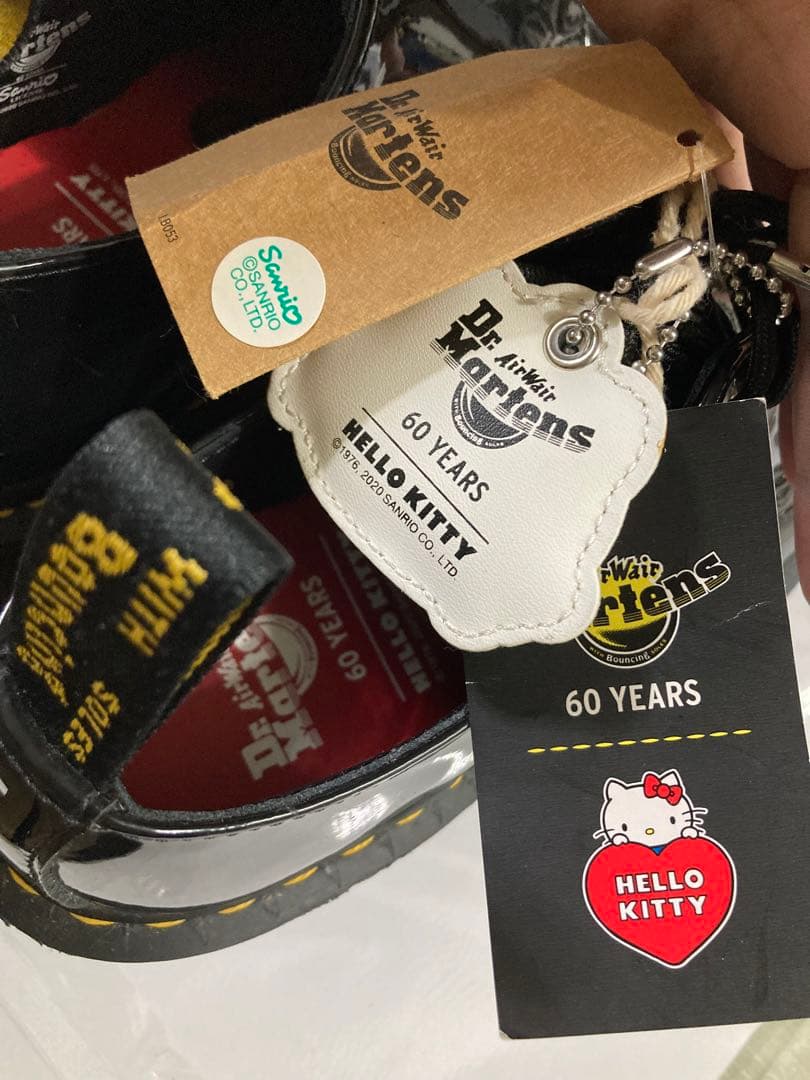 Dr. Martens Hello Kitty シューズ ブラック キティ