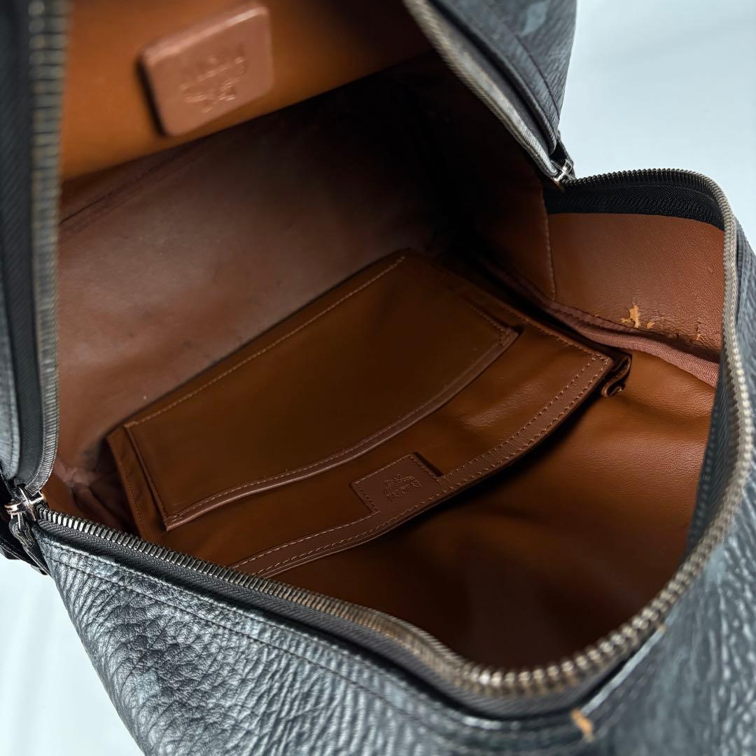 MCM ヴィセトス　リュック バックパック　黒　レザー　スタッズ