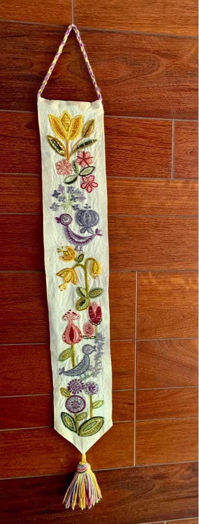 蚤の市　ヨーロッパ　アンティーク 東欧　手刺繍　壁掛け　鳥と花