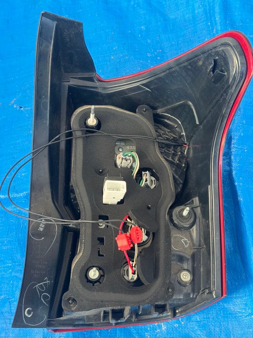 カローラフィールダー NZE161G テールランプ 左