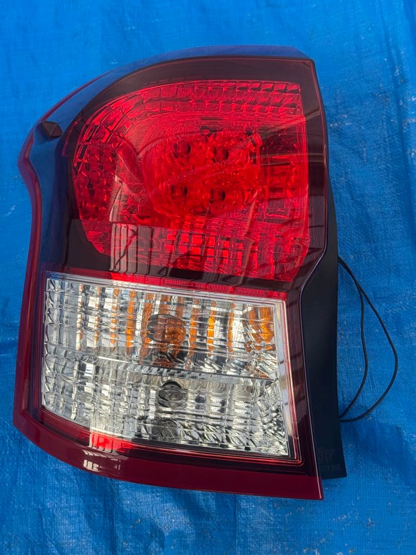カローラフィールダー NZE161G テールランプ 左